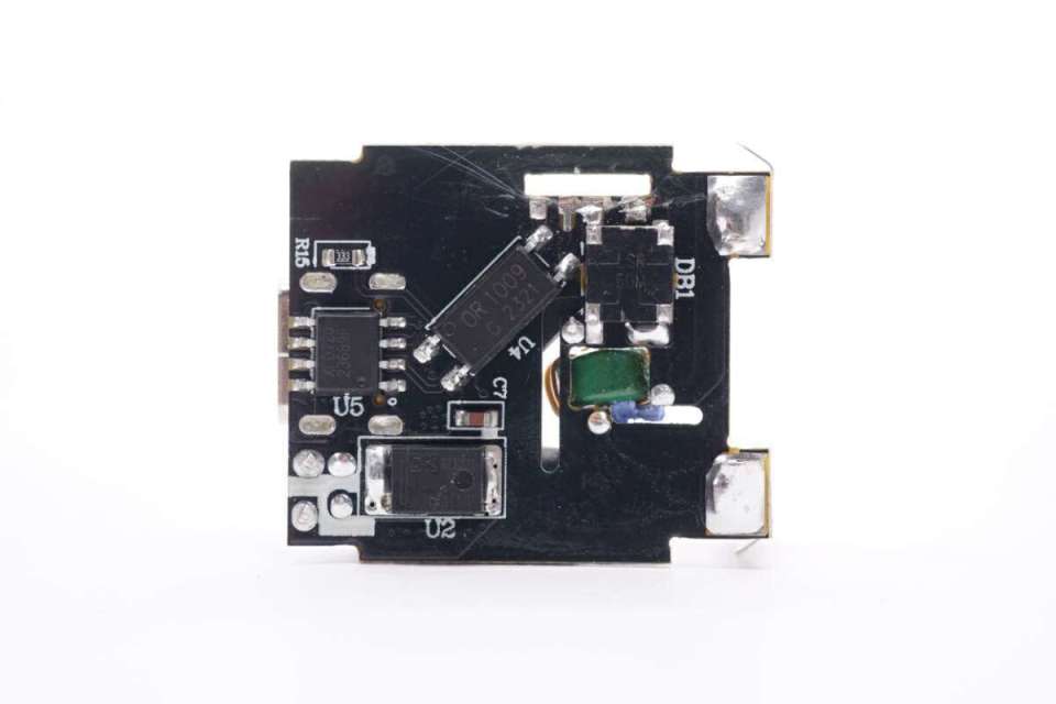 小巧迷你，iPhone 15新机用户的理想伴侣 大麦30W氮化镓快充拆解评测